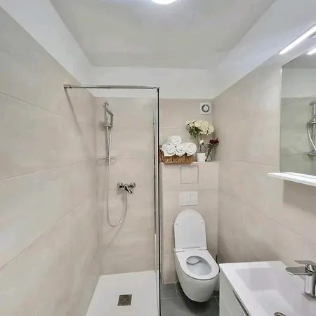 Un Ami Апартаменти Пула